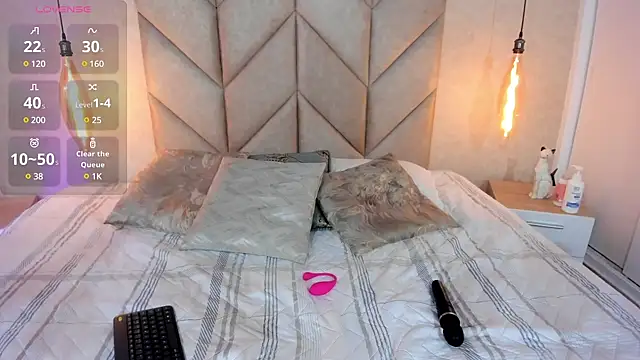 Mollymoon1 online show from 02/09/25, 04:07