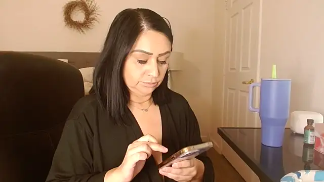 AlyssiaAmoreXO online show from 10/29/25, 04:42