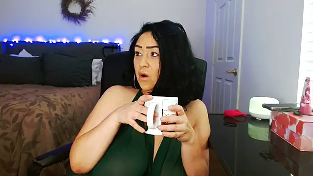 AlyssiaAmoreXO online show from 05/25/26, 09:10