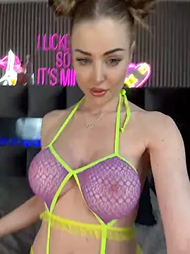 Snapshot of MilaMaaay chatting on 01/17/26, 07:28 MilaMaaay online show from 01/17/26, 07:28