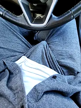 Snapshot of xxxlhung4uxxx chatting on 11/16/25, 05:51 xxxlhung4uxxx online show from 11/16/25, 05:51