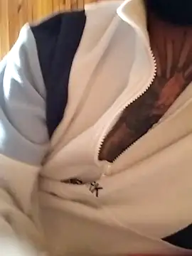 Snapshot of Dikkiduohottt chatting on 10/12/25, 01:10 Dikkiduohottt online show from 10/12/25, 01:10