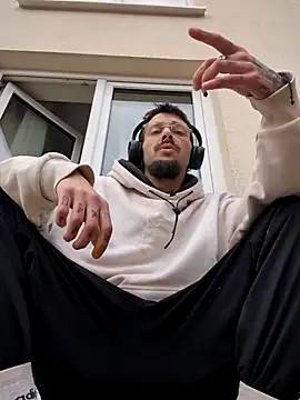 Snapshot of casualtimepassenger chatting on 02/24/25, 11:21 casualtimepassenger online show from 02/24/25, 11:21