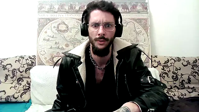 Snapshot of casualtimepassenger chatting on 03/17/25, 03:47 casualtimepassenger online show from 03/17/25, 03:47