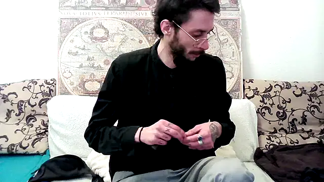 Snapshot of casualtimepassenger chatting on 03/17/25, 09:45 casualtimepassenger online show from 03/17/25, 09:45