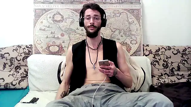 Snapshot of casualtimepassenger chatting on 03/18/25, 12:49 casualtimepassenger online show from 03/18/25, 12:49