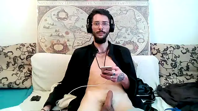 Snapshot of casualtimepassenger chatting on 03/18/25, 01:09 casualtimepassenger online show from 03/18/25, 01:09