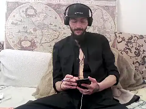 Snapshot of casualtimepassenger chatting on 03/22/25, 01:32 casualtimepassenger online show from 03/22/25, 01:32