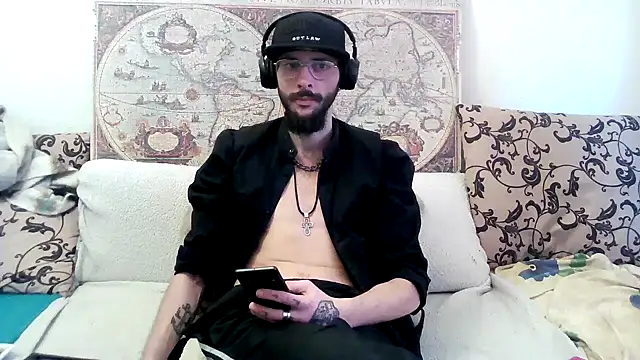 Snapshot of casualtimepassenger chatting on 03/22/25, 10:06 casualtimepassenger online show from 03/22/25, 10:06