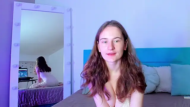 Snapshot of L1ittle_kitty_ chatting on 10/19/25, 05:30 L1ittle kitty  online show from 10/19/25, 05:30