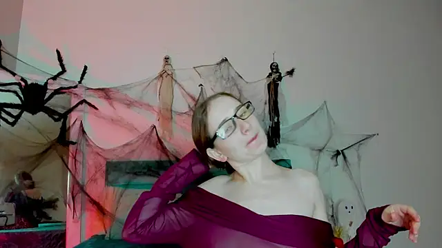 Snapshot of L1ittle_kitty_ chatting on 10/25/25, 05:37 L1ittle kitty  online show from 10/25/25, 05:37