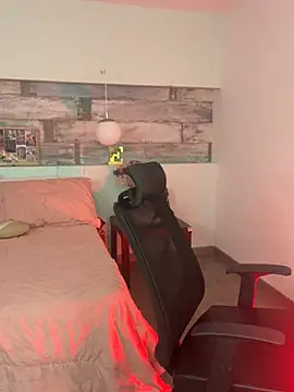 Alisha-Bond online show from 12/28/24, 11:37