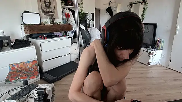 CeriseLapine online show from 10/31/25, 11:22