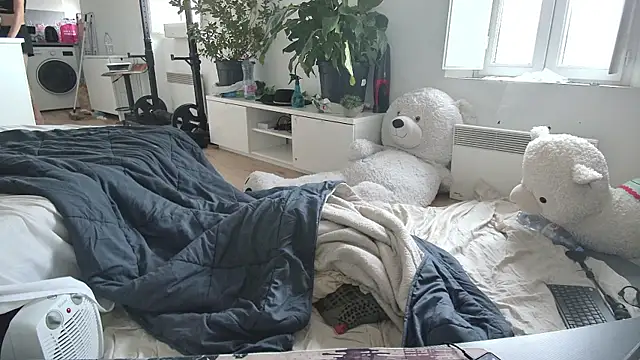 CeriseLapine online show from 04/22/26, 09:22