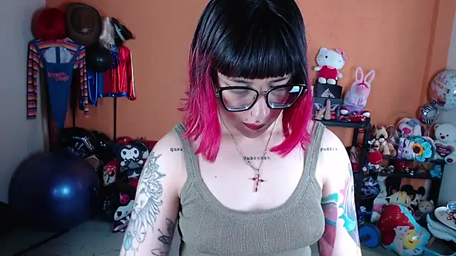 MissMiia2 online show from 10/30/25, 03:13