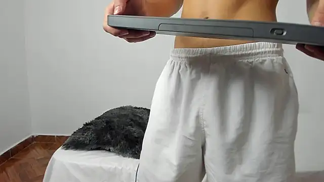 Snapshot of evanscollins chatting on 12/11/24, 08:04 evanscollins online show from 12/11/24, 08:04