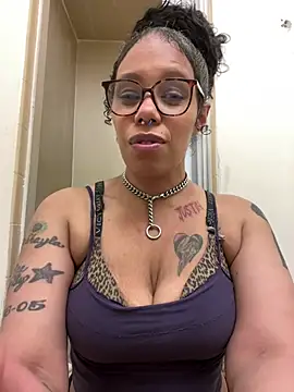 Snapshot of Princess_Desirae chatting on 04/25/26, 05:10 Princess Desirae online show from 04/25/26, 05:10