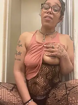 Snapshot of Princess_Desirae chatting on 05/12/26, 06:21 Princess Desirae online show from 05/12/26, 06:21