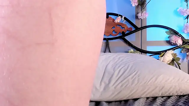 LilianSwall online show from 12/16/24, 08:58