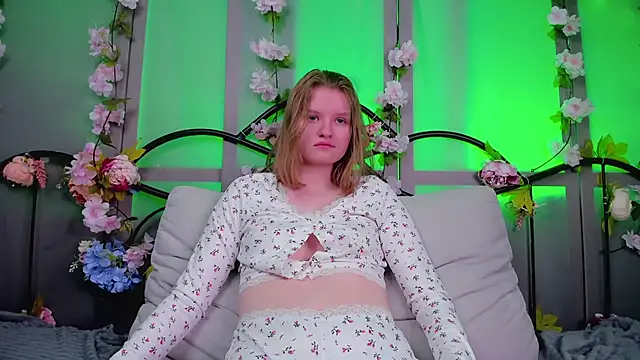 LilianSwall online show from 02/01/25, 04:54