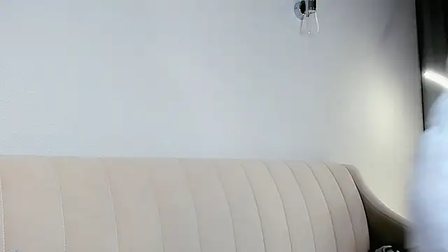 LilianSwall online show from 10/17/25, 12:52