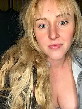 Snapshot of SherryOutdoor1 chatting on 10/15/25, 07:25 SherryOutdoor1 online show from 10/15/25, 07:25