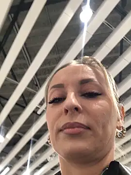 Diamond Bunny  online show from 09/25/25, 04:54