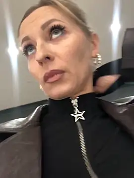 Diamond Bunny  online show from 10/23/25, 04:06