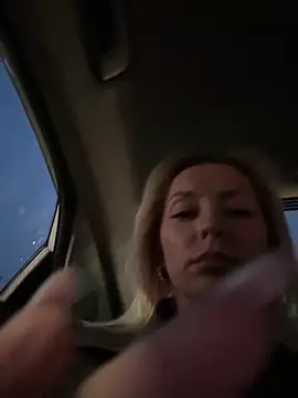 Diamond Bunny  online show from 11/17/25, 02:56