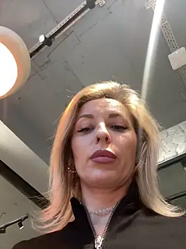 Diamond Bunny  online show from 02/09/26, 04:22