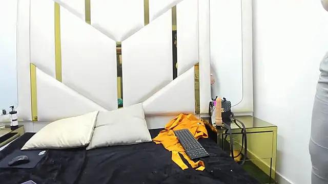 Snapshot of Criistaal_ chatting on 12/26/24, 07:24 Criistaal  online show from 12/26/24, 07:24