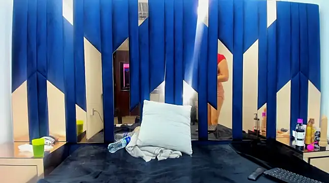 Snapshot of Criistaal_ chatting on 12/30/24, 03:25 Criistaal  online show from 12/30/24, 03:25