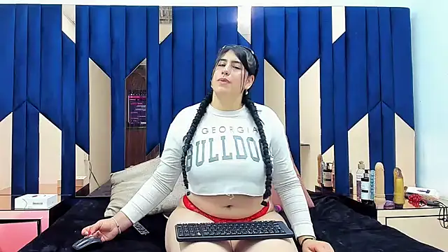 Snapshot of Criistaal_ chatting on 01/31/25, 04:36 Criistaal  online show from 01/31/25, 04:36