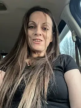 Snapshot of DavinaRay chatting on 02/06/25, 10:21 DavinaRay online show from 02/06/25, 10:21