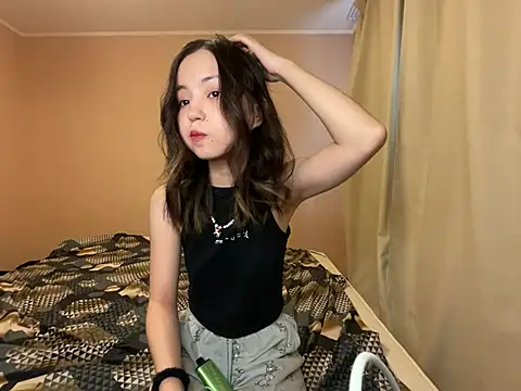 Snapshot of lalallalalaa- chatting on 01/15/25, 06:01 lalallalalaa- online show from 01/15/25, 06:01