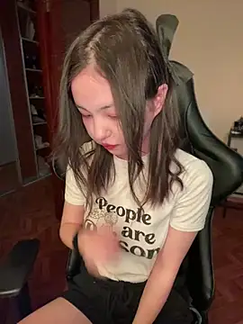 Snapshot of lalallalalaa- chatting on 02/11/25, 03:18 lalallalalaa- online show from 02/11/25, 03:18