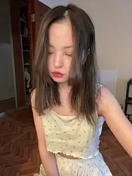 Snapshot of lalallalalaa- chatting on 02/18/25, 03:42 lalallalalaa- online show from 02/18/25, 03:42