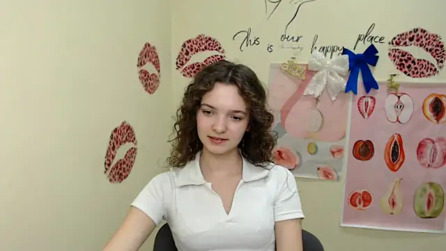 Snapshot of _SusieSu_ chatting on 12/23/24, 04:17 SusieSu online show from 12/23/24, 04:17