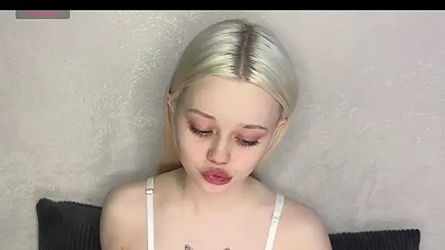 Snapshot of SusieEvans chatting on 12/14/24, 02:21 SusieEvans online show from 12/14/24, 02:21