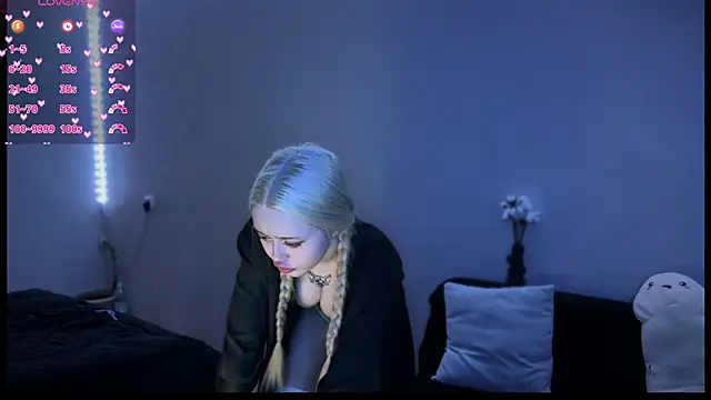 Snapshot of SusieEvans chatting on 02/24/25, 02:48 SusieEvans online show from 02/24/25, 02:48