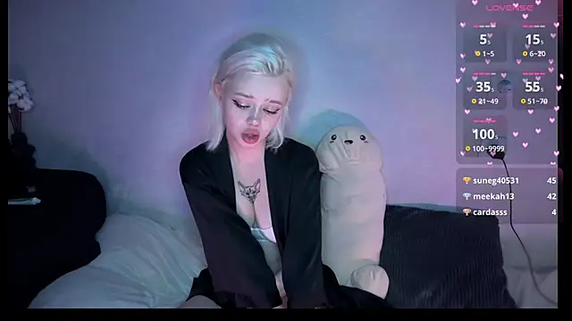 Snapshot of SusieEvans chatting on 09/14/25, 09:25 SusieEvans online show from 09/14/25, 09:25