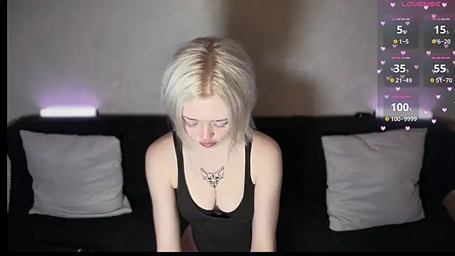 Snapshot of SusieEvans chatting on 10/14/25, 05:14 SusieEvans online show from 10/14/25, 05:14