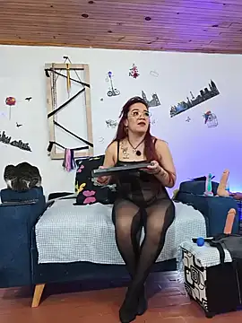 Snapshot of keila_j chatting on 05/28/26, 10:34 keila j online show from 05/28/26, 10:34