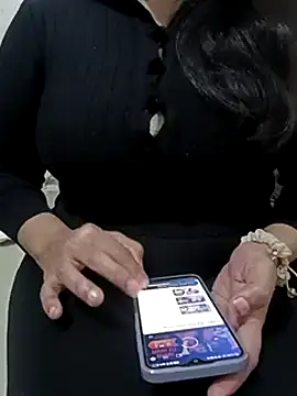 Snapshot of Anamika_Kapoor chatting on 01/15/25, 10:24 Anamika Kapoor online show from 01/15/25, 10:24