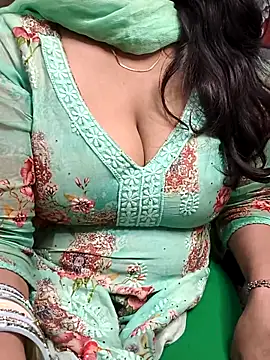 Snapshot of Anamika_Kapoor chatting on 09/29/25, 01:22 Anamika Kapoor online show from 09/29/25, 01:22