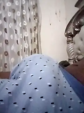 hugecrksam online show from 02/05/26, 07:18