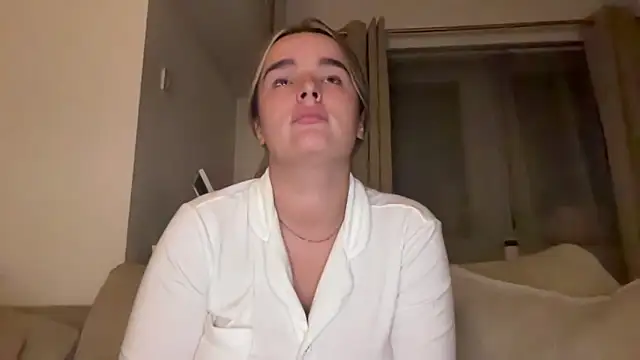 maisiesmithx online show from 10/29/25, 12:13