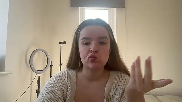 maisiesmithx online show from 03/18/26, 12:30