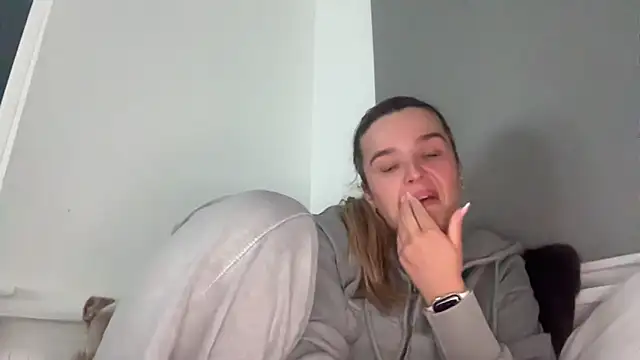 maisiesmithx online show from 04/22/26, 08:43