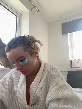 maisiesmithx online show from 04/24/26, 11:12